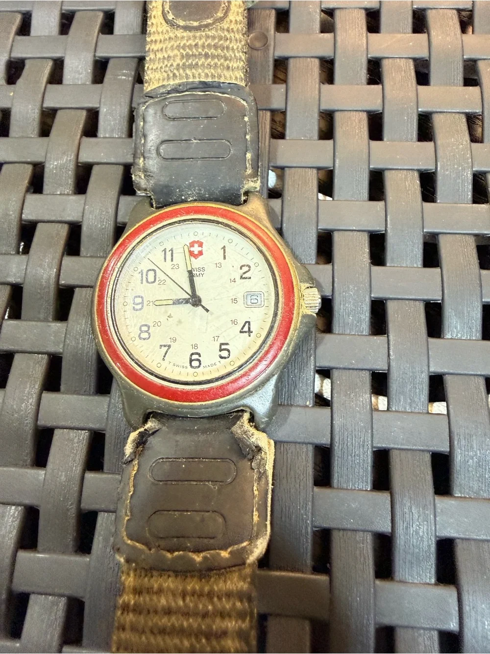 Vintage Swiss Army Marlboro Adventure Team Red Bezel Quartz Watch Date Untested